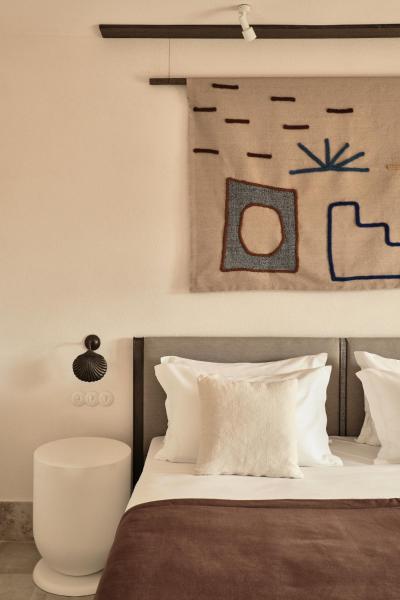 På billedet ses objektet Parilio, a Member of Design Hotels beliggende i byen Kolympithres.