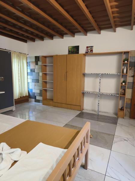 The photo shows the Thanmaya Homestay located in the city of Vempayam.