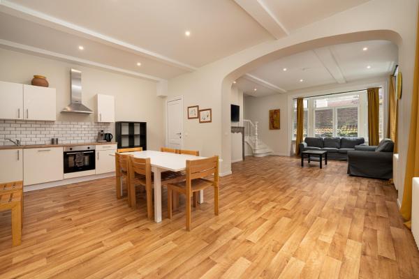 The photo shows the Le calme en plein centre ville: Maison 4ch 4sdb located in the city of Liège.