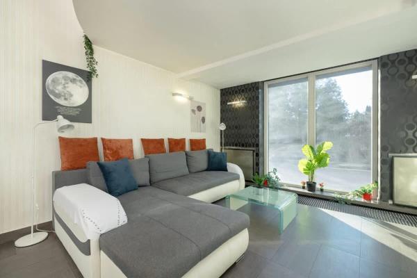 Apartament Przyszłości z dwiema sypialniami w Krakowie by Noclegi Renters, Krakau