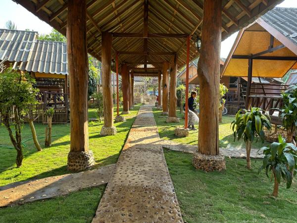 På billedet ses objektet Nearthepark Resort at Pai beliggende i byen Pai.