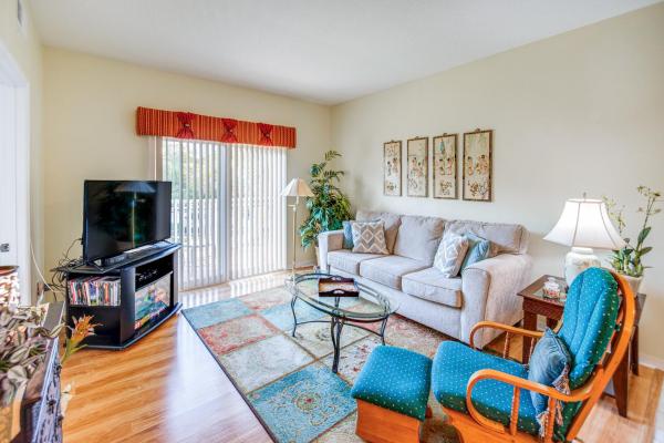 På billedet ses objektet Fort Myers Condo with Community Pool 4 Mi to Beach! beliggende i byen Harlem Heights.