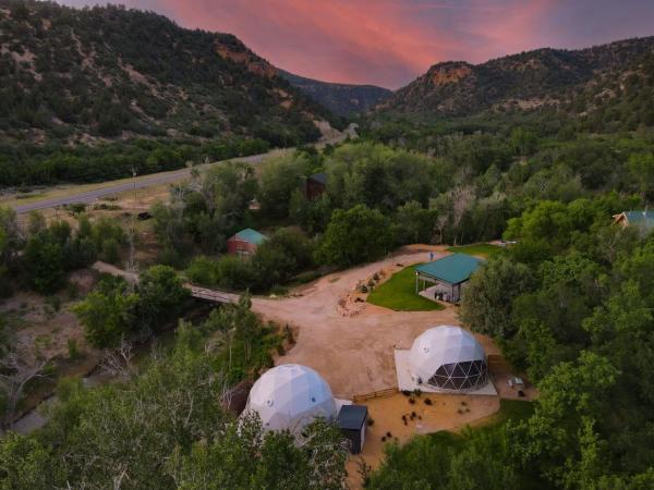 På bildet vises objektet 2 domes in Glendale Utah Fantastic Stargazing som ligger i byen Glendale.