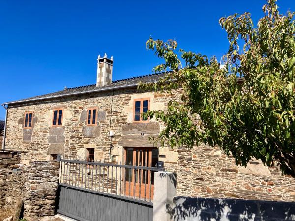A la foto es mostra l'objecte Casa da Forxa, renovated former forge/ smithy situat a la ciutat de Gonzar.
