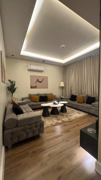 A la foto es mostra l'objecte شقة غرفة نوم وصالة معيشة بتصميم عصري situat a la ciutat de Riad.