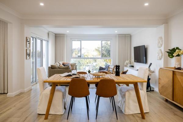 På billedet ses objektet Luxurious Waterfront Retreat in Oatley beliggende i byen Illawong.