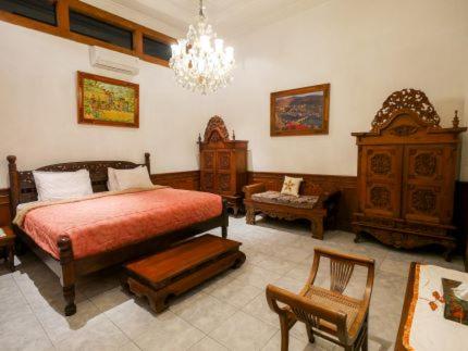 Na fotografii je vidět objekt Rumah Pesik Art & Heritage Hotel nacházející se ve městě Gondowulung.