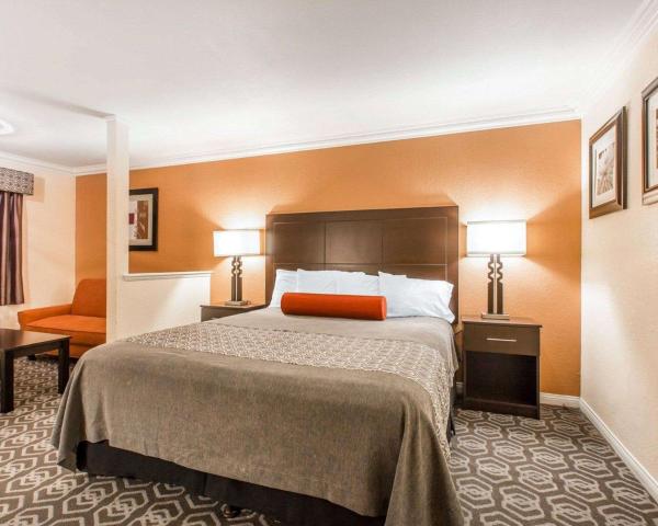 A la foto es mostra l'objecte Rodeway Inn & Suites Colton-Riverside situat a la ciutat de Colton.