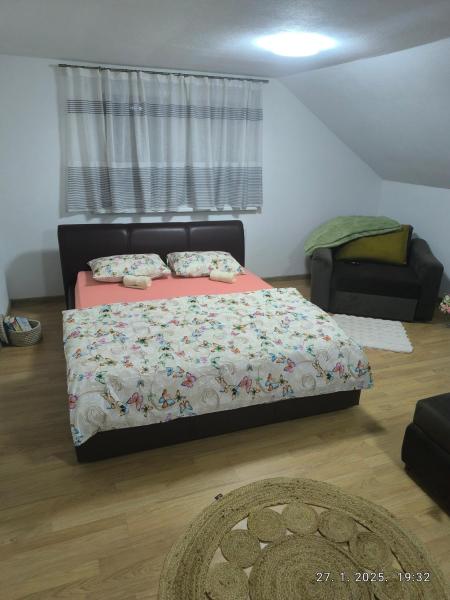 På billedet ses objektet Apartman Panonija Tuzla beliggende i byen Gornja Tuzla.