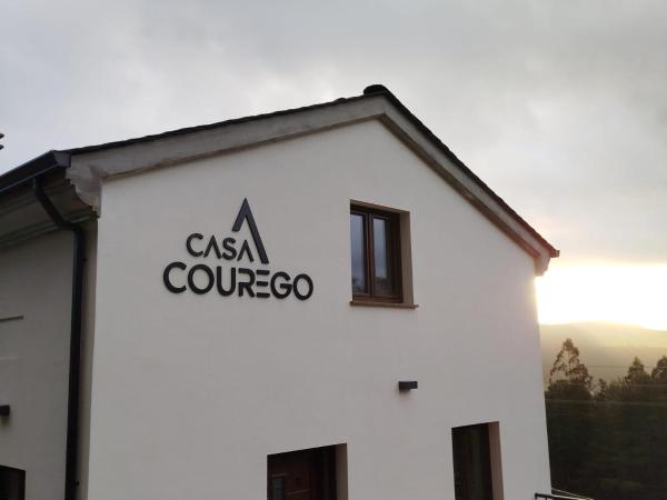 A la foto es mostra l'objecte Apartamentos Casa Courego situat a la ciutat de Vegadeo.