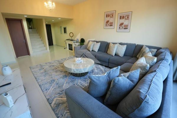 Nella foto è visibile l'oggetto Kazan Homes - Huge Leisure Retreat - 2BR Duplex apartment - Outdoor Sitting & Full Ocean View - Fujairah situato nella città di Rūl Ḑadnā.