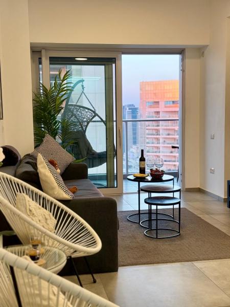Mamad & Free Parking - Luxury 2BR in Tel Aviv with Saffe Room In Unit And Balcony - Prime location -, Тель-Авив