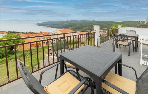 Na zdjęciu widoczny jest obiekt Gorgeous Home In Rabac With Wifi położony w mieście Rabac.