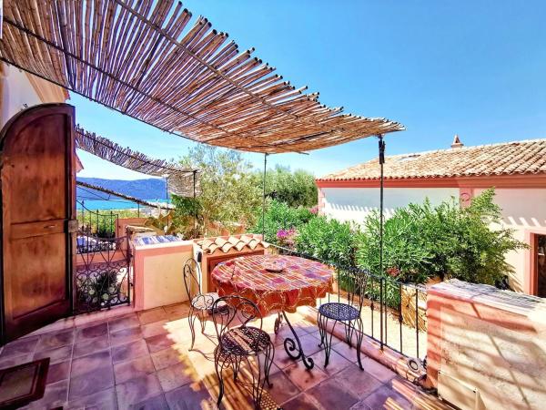 The photo shows the Zen Paradise 10min Walk to Beach located in the city of Proiettore.