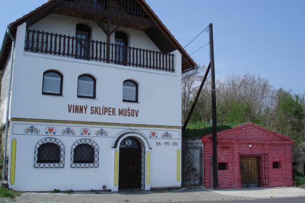 Nella foto è visibile l'oggetto Penzion sklípek Mušov situato nella città di Ivaň.