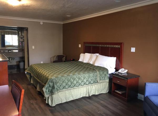 A la foto es mostra l'objecte Circle City Inn situat a la ciutat de Corona.