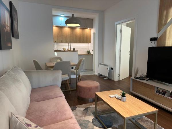 Na zdjęciu widoczny jest obiekt Apartman Kosmajska Vila położony w mieście Rogača.