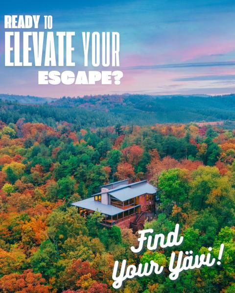 På bildet vises objektet Brand New Luxury Mountain Retreat Awaits You! som ligger i byen Broken Bow.