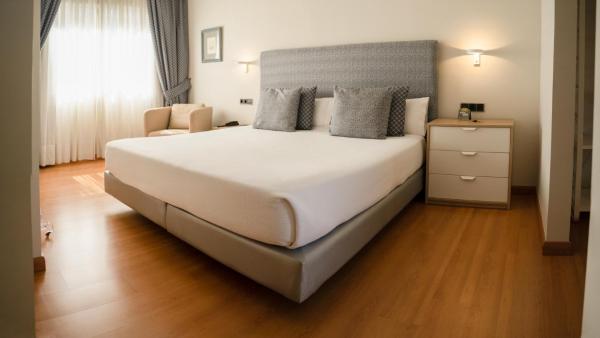 A la foto es mostra l'objecte Hotel Sercotel Tres Luces situat a la ciutat de Vigo.