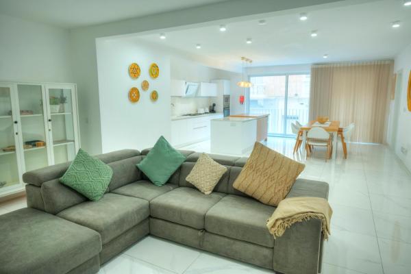Foto 7: Stylish & large 2 bedroom with internal yard DCUT1-1
