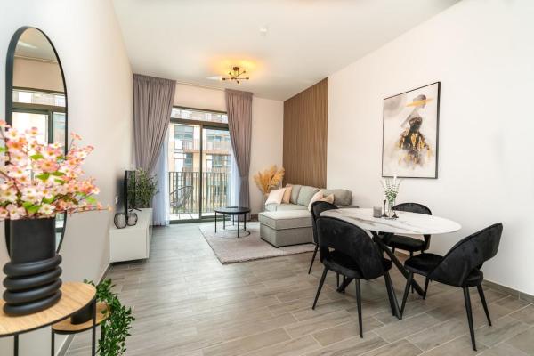 På billedet ses objektet Sleek & Modern 1BR with Luxury Pool in JVC beliggende i byen Dubai.