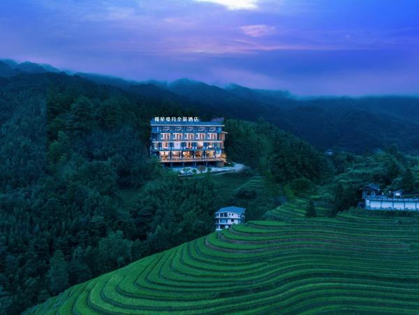 A la foto es mostra l'objecte Longji Skyreach Peak Resort - Golden Buddha Summit situat a la ciutat de Longsheng.