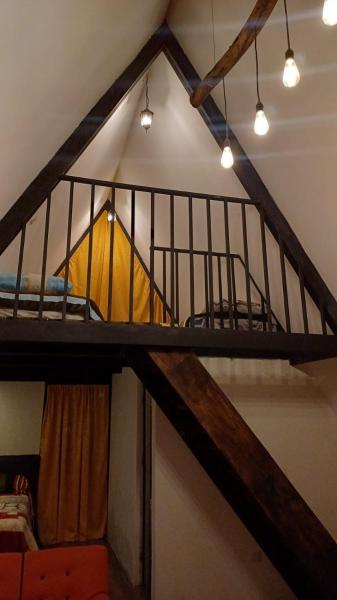A la foto es mostra l'objecte Cabañas-Ciudad de pactos situat a la ciutat de Malacatancito.