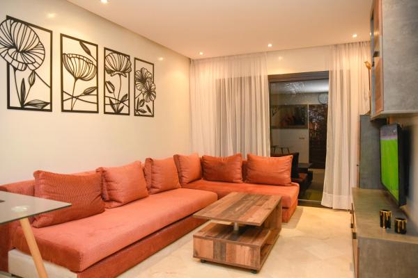 Φωτογραφία 2: Chic & Modern in City Center - Pool, IPTV & Comfort