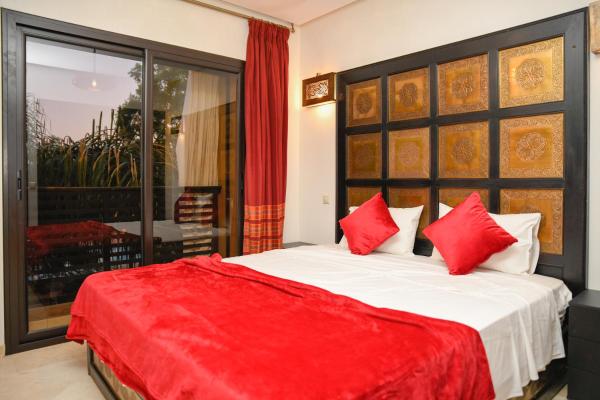 Φωτογραφία 3: Chic & Modern in City Center - Pool, IPTV & Comfort