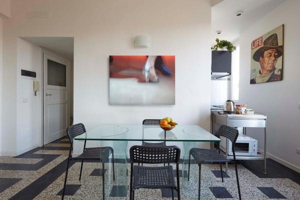 A la foto es mostra l'objecte Casa di Franco Navigli situat a la ciutat de Milà.