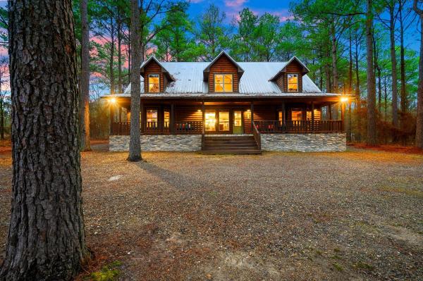 Stayhocha Pet Friendly Family Cabin - Broken Bow, OK