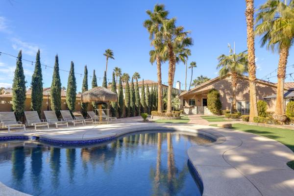 12 Mi To The Strip: Las Vegas Home W/ Luxe Oasis! - Las Vegas, NV