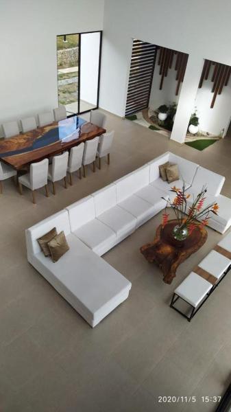 A la foto es mostra l'objecte Hermosa Casa de Lujo en LAGO CALIMA situat a la ciutat de Darién.
