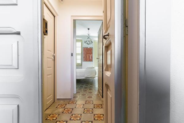 A la foto es mostra l'objecte MadHaus situat a la ciutat de Cagliari.