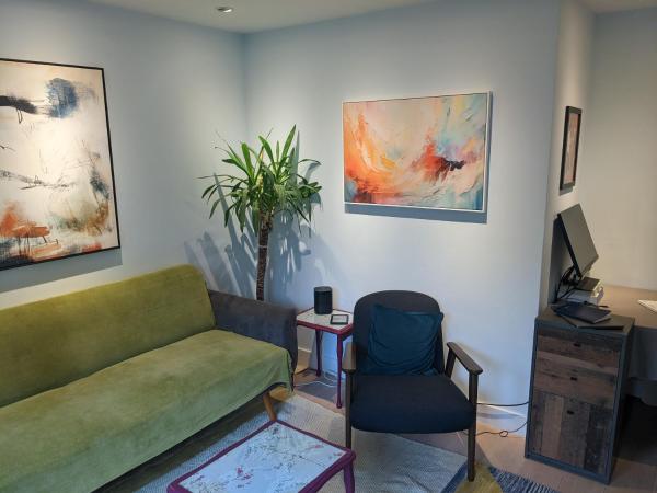 A la foto es mostra l'objecte Bright and Cosy Garden Flat situat a la ciutat de Barnet.