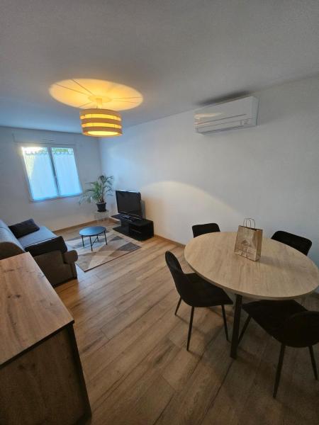 Na foto é possível ver o objeto Appartement cosy proche du Mont-Dore localizado na cidade de Tortebesse.