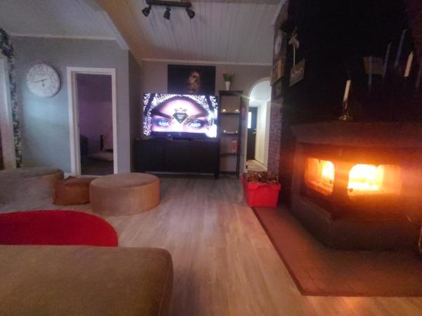 A la foto es mostra l'objecte The Lake situat a la ciutat de Hålan.