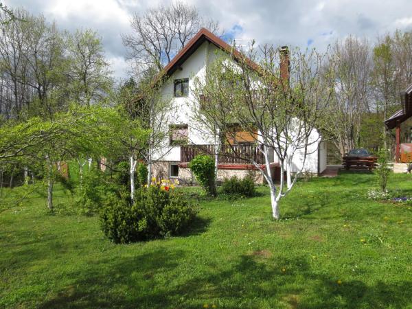A la foto es mostra l'objecte House Jezerka situat a la ciutat de Jezerce.