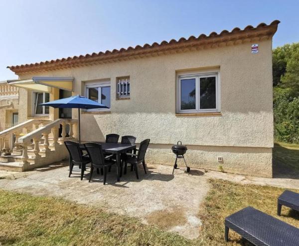 A la foto es mostra l'objecte Maisonnette proche des plages, 4-5 personnes situat a la ciutat de Mireval.