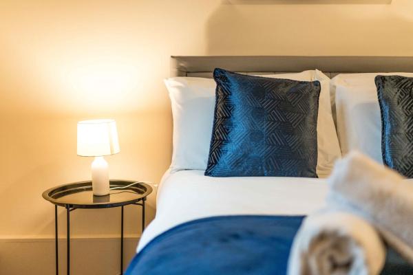 Central 4 Bed Flat - Sleep 8, London