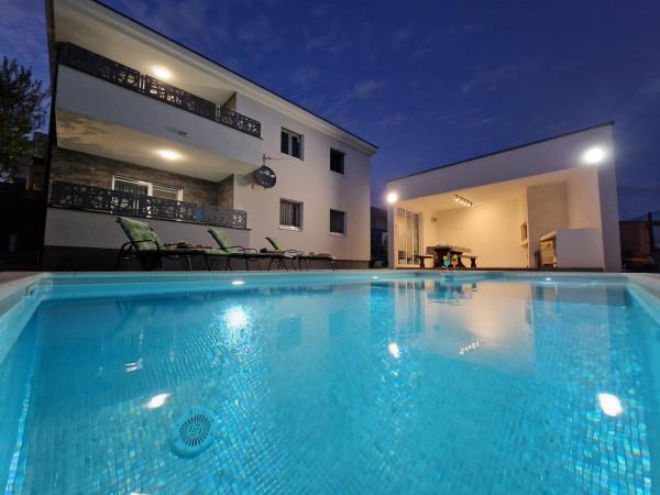 Foto 1: Libre Holiday with private pool