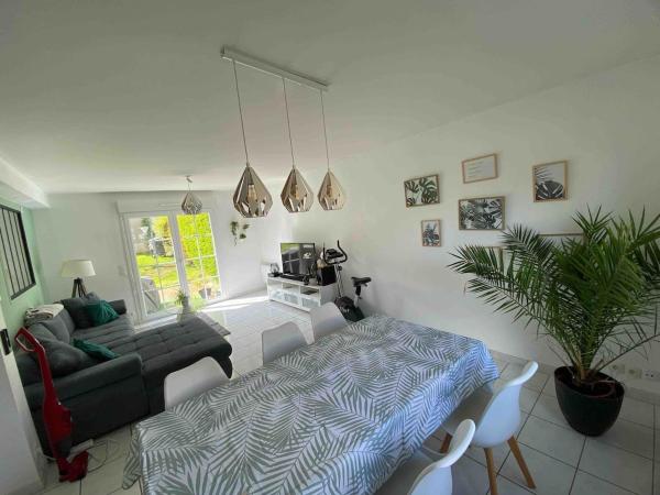 A la foto es mostra l'objecte Maison de 100m2 avec jardin aux portes de Caen situat a la ciutat de Soliers.