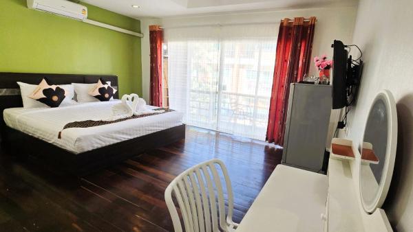 A la foto es mostra l'objecte Sea Boss Homestay situat a la ciutat de Kata Beach.