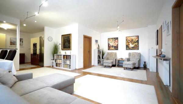 La photo montre l'objet LuxTatras Apartment situé dans la ville de Veľký Slavkov.
