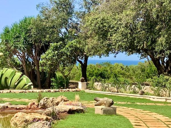 A la foto es mostra l'objecte Casa Marinha situat a la ciutat de Ugento.