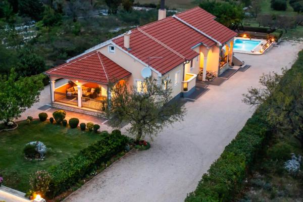 Holiday Home Fabio In Dalmatia With Swimming Pool - Tisno