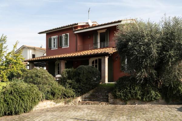 Nella foto è visibile l'oggetto Casa del Sole situato nella città di Montecarlo.