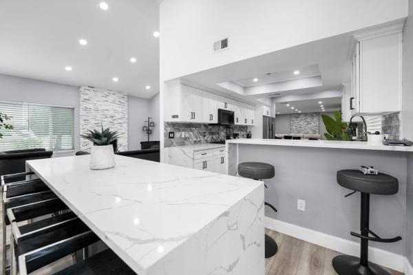 A la foto es mostra l'objecte Spacious 4-bedroom Glendora Super House situat a la ciutat de Glendora.