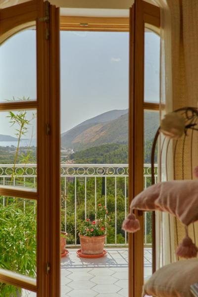 Στη φωτογραφία φαίνεται το αντικείμενο Elegant Lucici House with valley and sea view που βρίσκεται στην πόλη Sitnica.