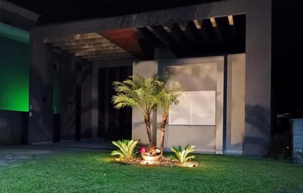 写真にはシャングリラ市にあるHouse with 4 bedroomsが写っています。